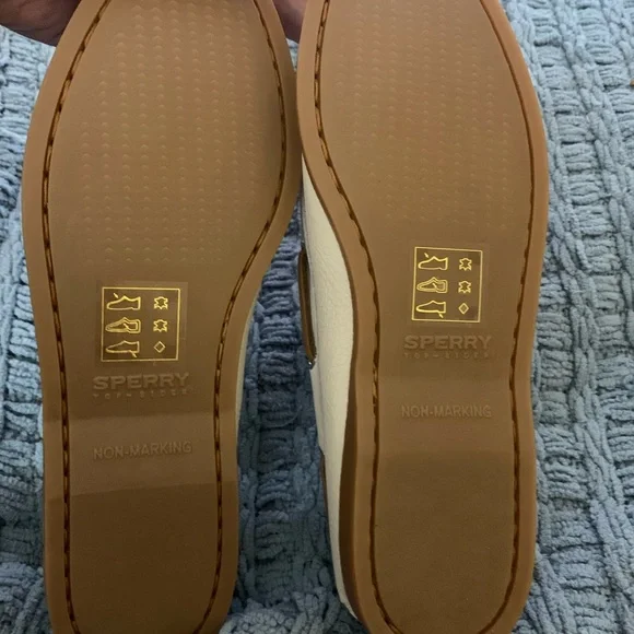 Sperry Cream leather Boat Shoes with Tan Laces - Picture 4 of 5
